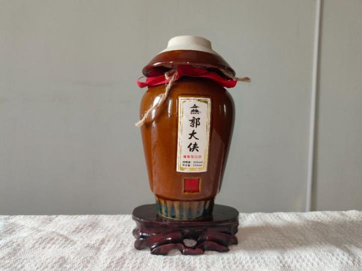 郭大侠酒破局出鞘：一杯酒里的江湖气与侠义精